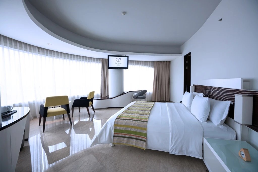 Mulia Hotel Jakarta - Signature